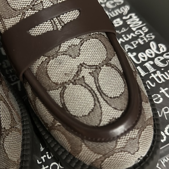 Coach Cora Loafer in the brown jacquard print size 6. - Picture 5 of 10